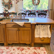 Load image into Gallery viewer, Vintage Roses Vinyl Mat - VMAT