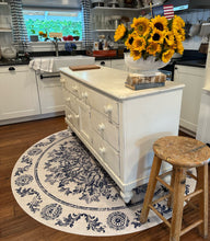 Load image into Gallery viewer, Bloom Round Vinyl Mat - VMAT
